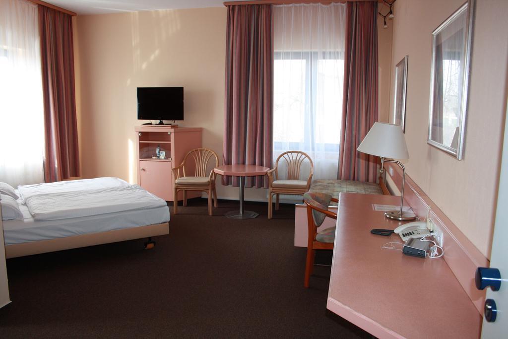 Hotel Christinenhof Garni - Bed & Breakfast Gadebusch Экстерьер фото