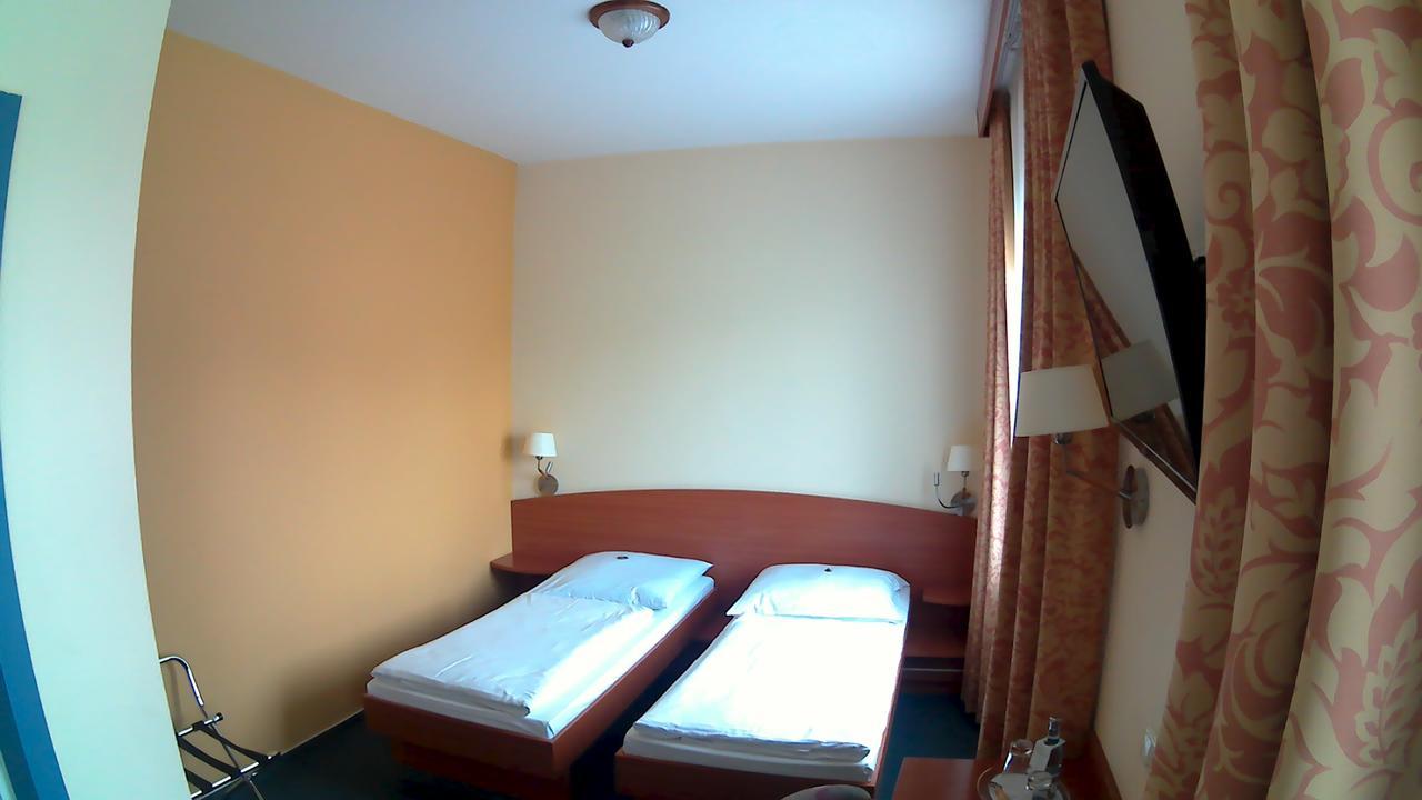Hotel Christinenhof Garni - Bed & Breakfast Gadebusch Экстерьер фото