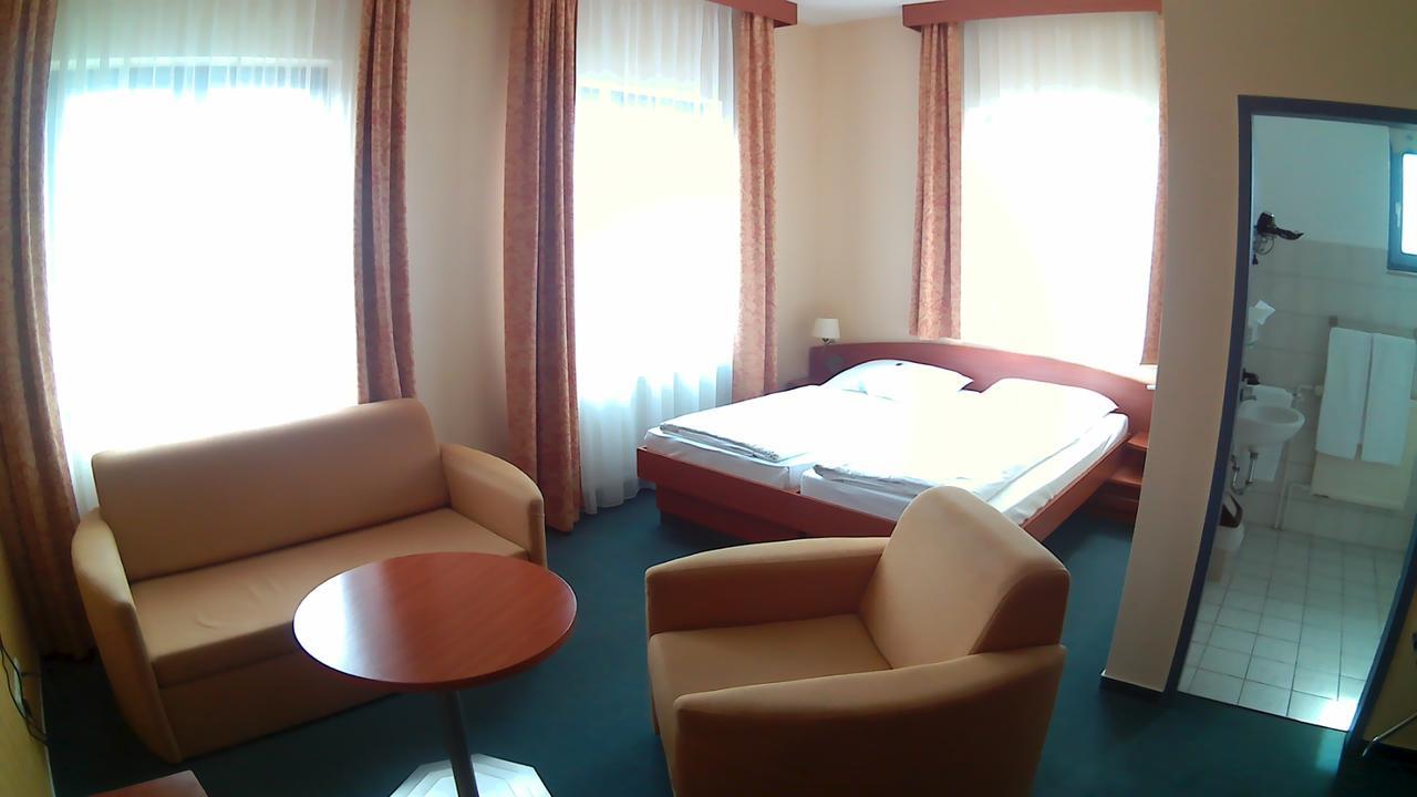 Hotel Christinenhof Garni - Bed & Breakfast Gadebusch Экстерьер фото