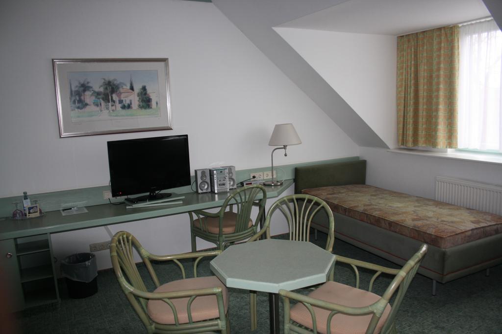 Hotel Christinenhof Garni - Bed & Breakfast Gadebusch Экстерьер фото