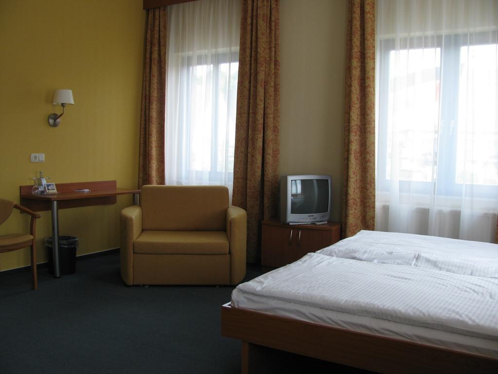 Hotel Christinenhof Garni - Bed & Breakfast Gadebusch Экстерьер фото